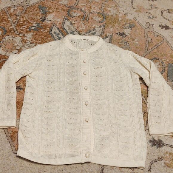 Vintage sweater by Fashionelle of California. - Picture 1 of 6